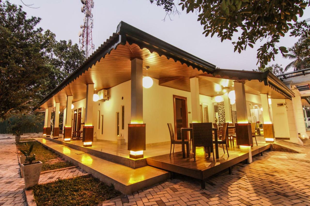Clove Transit Hotel Kotugoda Екстер'єр фото