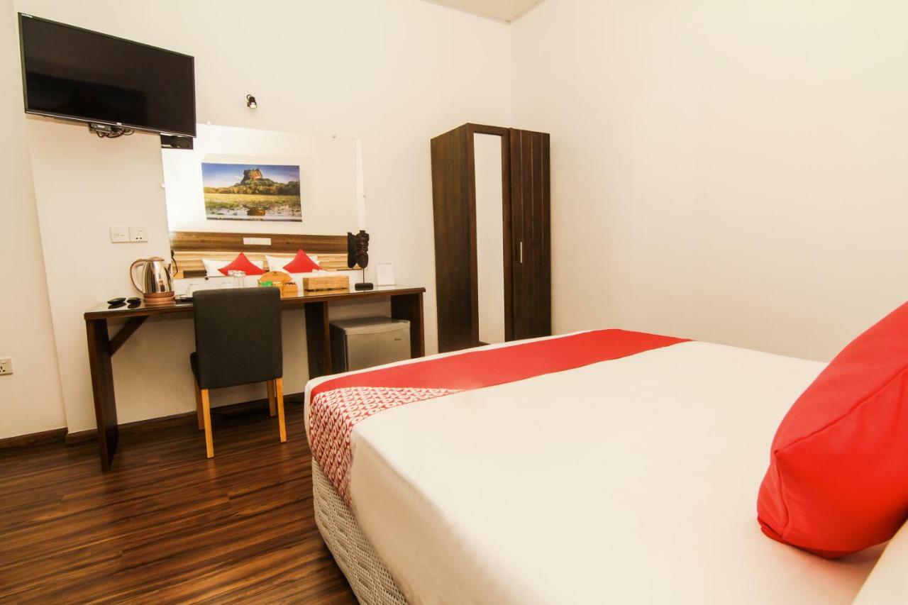Clove Transit Hotel Kotugoda Екстер'єр фото