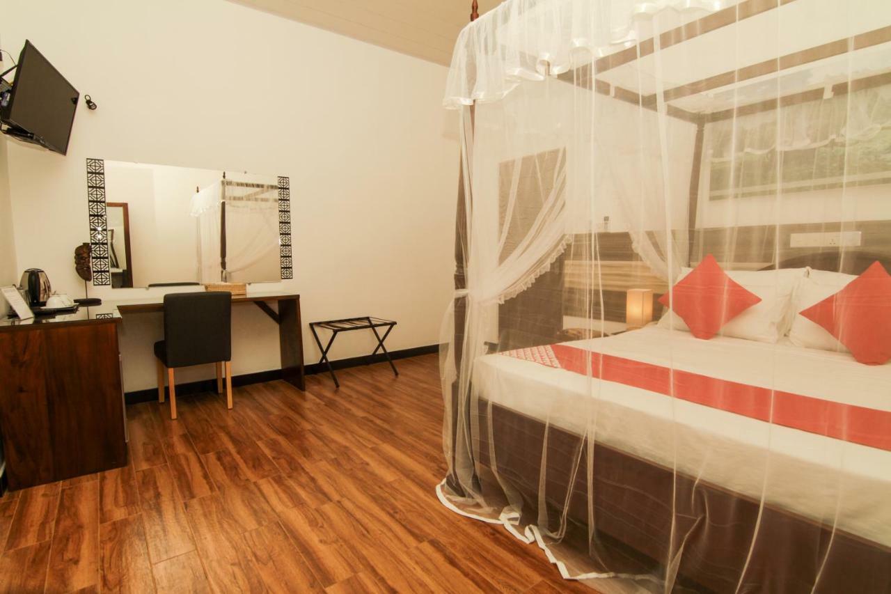 Clove Transit Hotel Kotugoda Екстер'єр фото