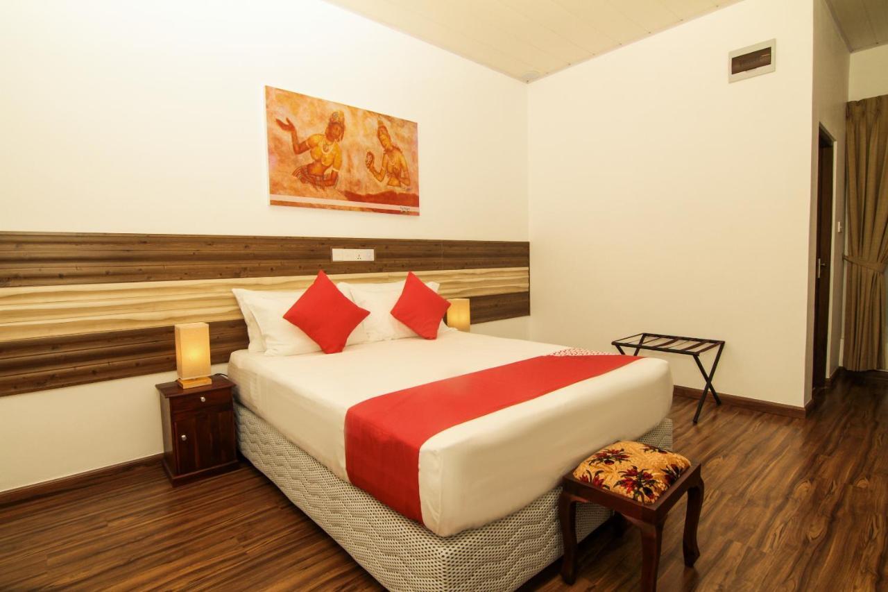 Clove Transit Hotel Kotugoda Екстер'єр фото