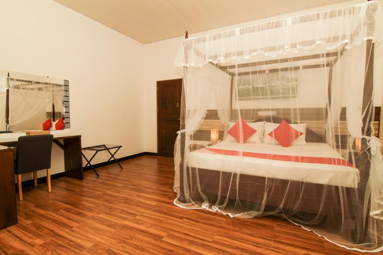 Clove Transit Hotel Kotugoda Екстер'єр фото