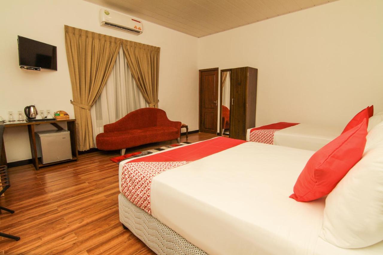 Clove Transit Hotel Kotugoda Екстер'єр фото