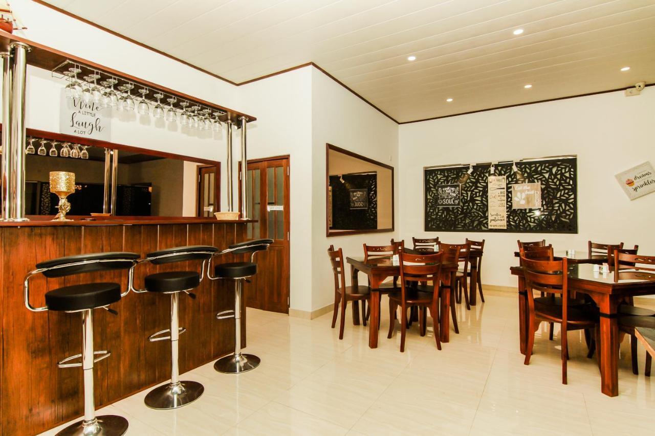 Clove Transit Hotel Kotugoda Екстер'єр фото